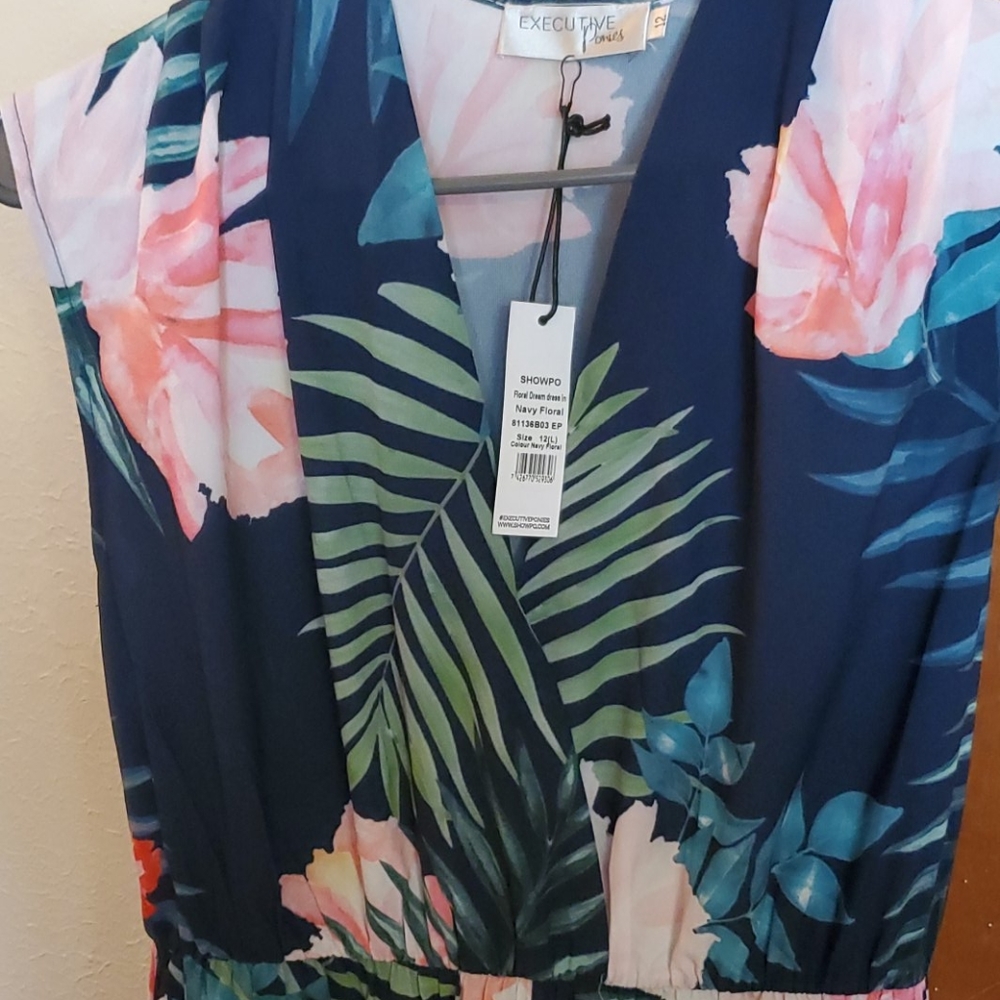 Dress - Picture 2 of 7